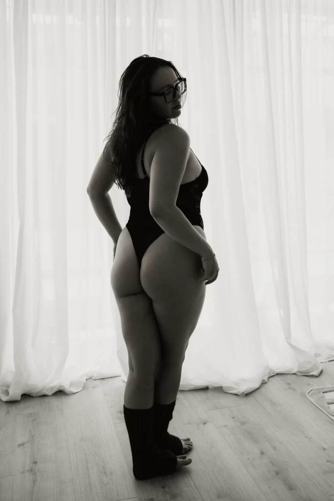 Ästhetische Boudoirfotografie von Beinen und Po in Graz