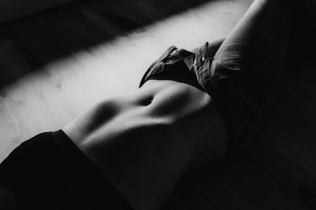 sportlich sexy Bild von Bauch - Boudoir Graz